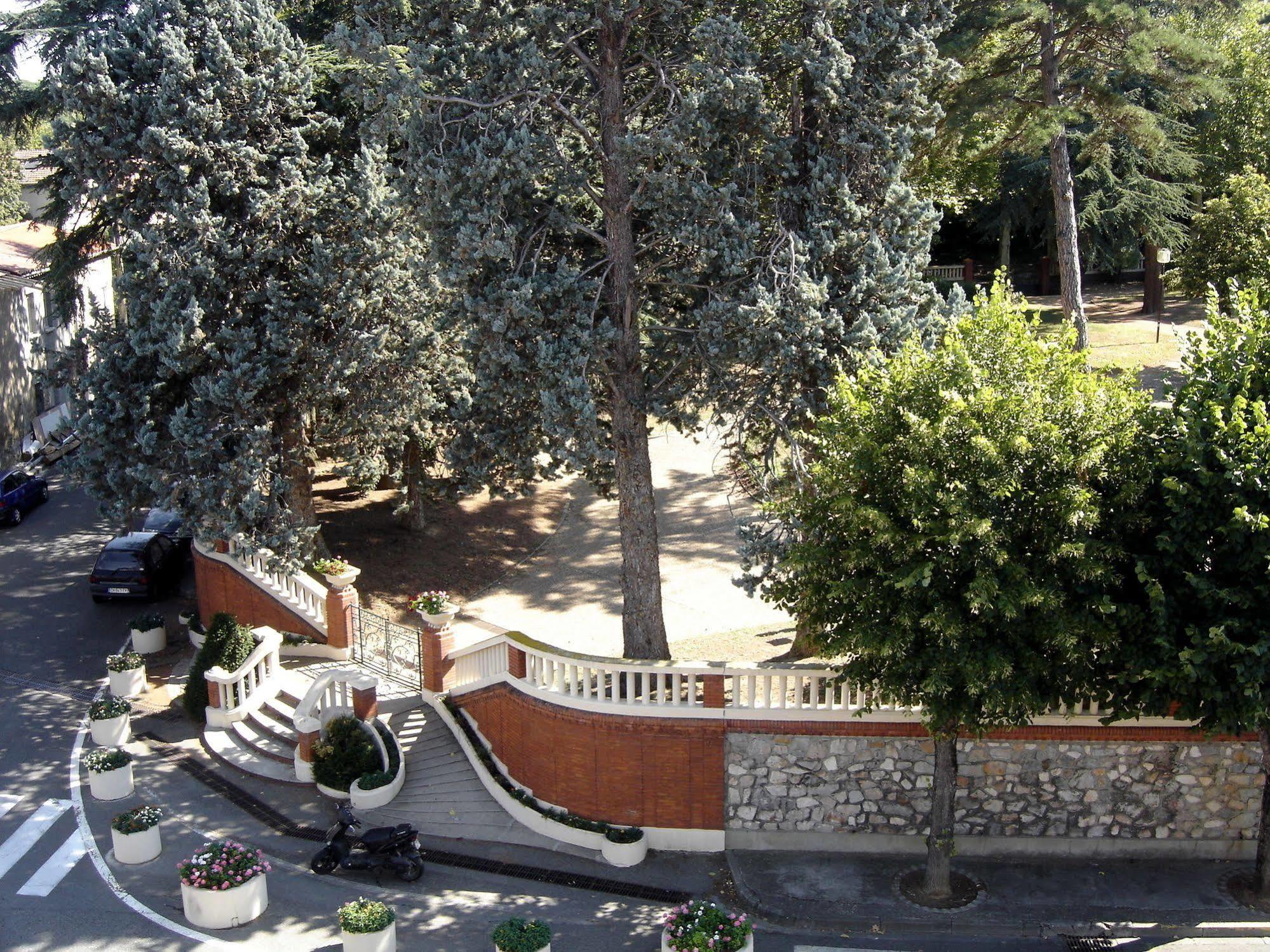 Hotel Restaurant Du Lauragais Logis De France Villefranche-de-Lauragais Buitenkant foto