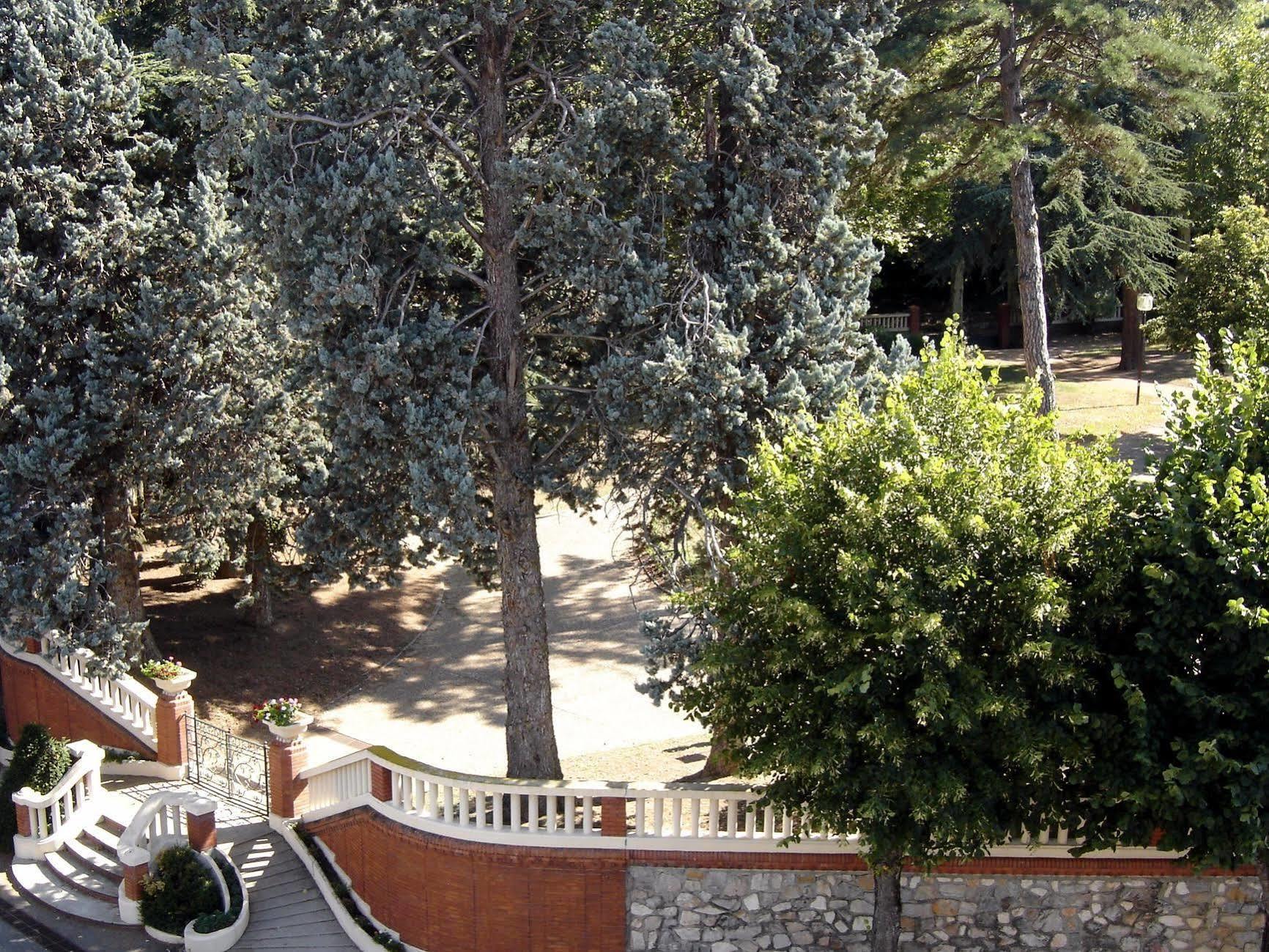 Hotel Restaurant Du Lauragais Logis De France Villefranche-de-Lauragais Buitenkant foto